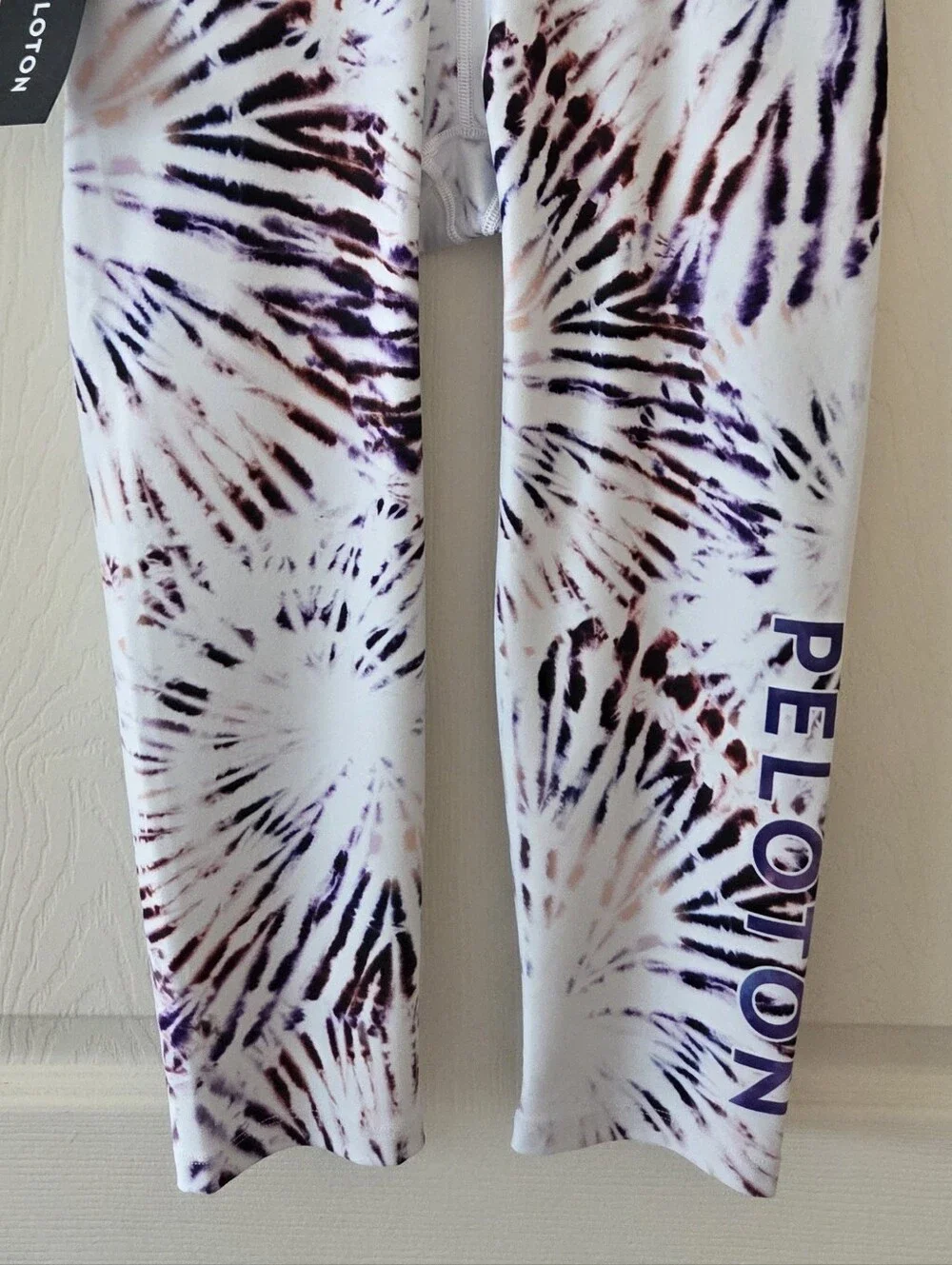 NWT WITH Peloton White Tie Dye Burst Capri Leggings Pants Size Small Workout